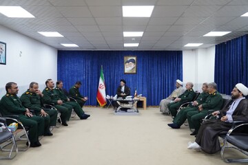 تصاویر / دیدار کارکنان سپاه لرستان با نماینده ولی فقیه در استان