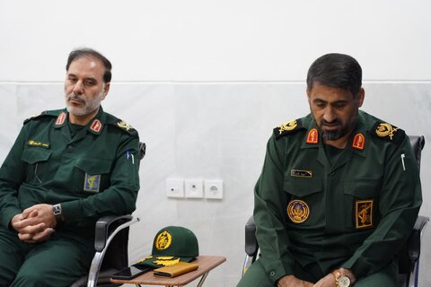 دیدار کارکنان سپاه لرستان با نماینده ولی فقیه در استان