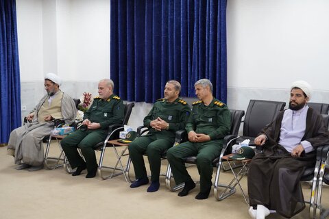 دیدار کارکنان سپاه لرستان با نماینده ولی فقیه در استان