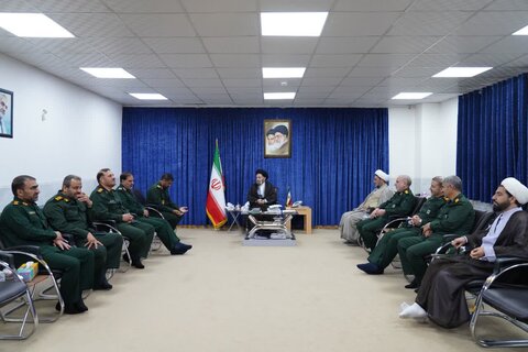 دیدار کارکنان سپاه لرستان با نماینده ولی فقیه در استان