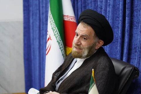 دیدار کارکنان سپاه لرستان با نماینده ولی فقیه در استان