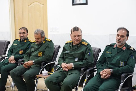 دیدار کارکنان سپاه لرستان با نماینده ولی فقیه در استان