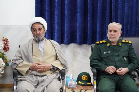 دیدار کارکنان سپاه لرستان با نماینده ولی فقیه در استان