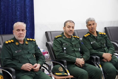 دیدار کارکنان سپاه لرستان با نماینده ولی فقیه در استان