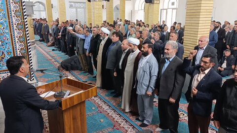 دیدار کارکنان سپاه لرستان با نماینده ولی فقیه در استان