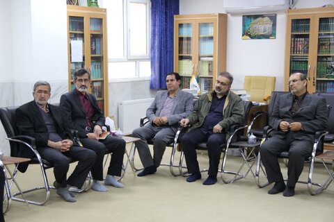تصاویر دیدار کارکنان فرهنگ و ارشاد اسلامی لرستان با نماینده‌ ولی فقیه در استان