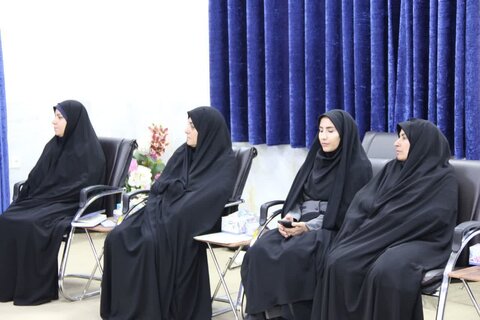 تصاویر دیدار کارکنان فرهنگ و ارشاد اسلامی لرستان با نماینده‌ ولی فقیه در استان