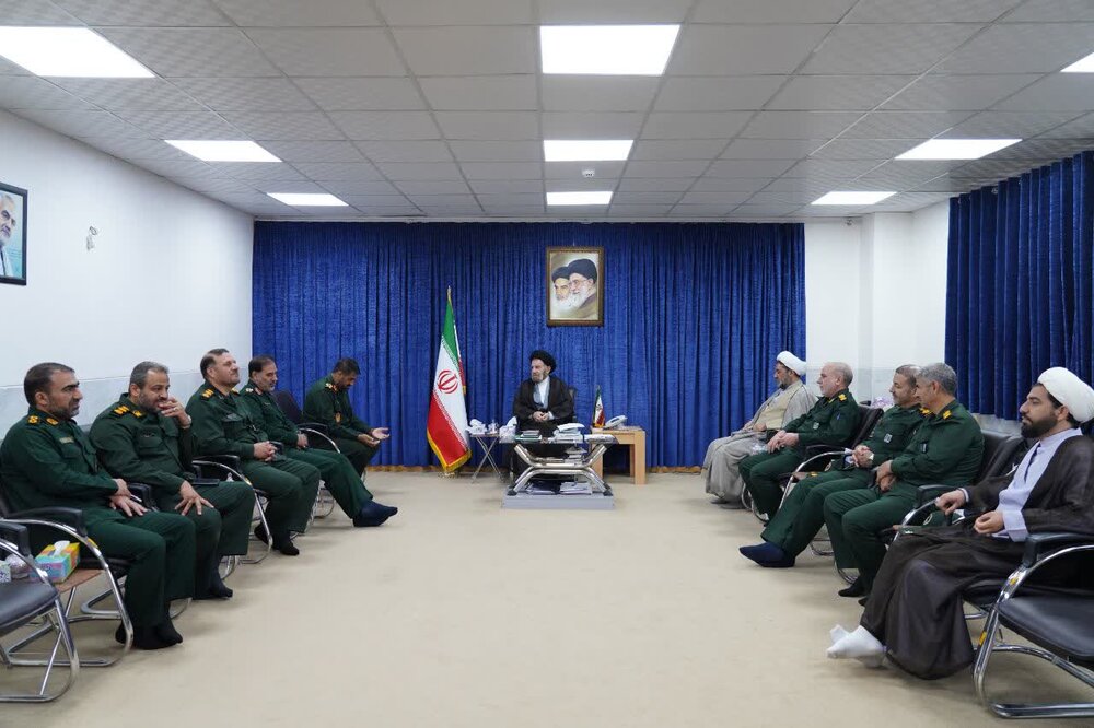 تصاویر / دیدار کارکنان سپاه لرستان با نماینده ولی فقیه در استان