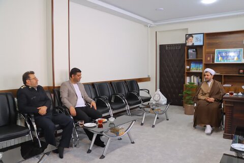 تصاویر/ دیدار نوروزی فرمانده انتظامی و رئیس پلیس راهور شهرستان اسلامشهر با امام جمعه اسلامشهر