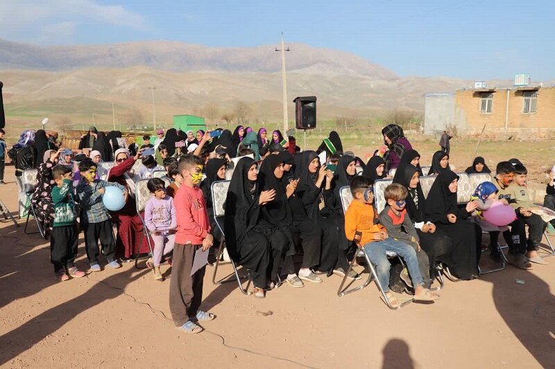 اجرای برنامه‌های فرهنگی در روستای سیل‌زده داربدره کرمانشاه