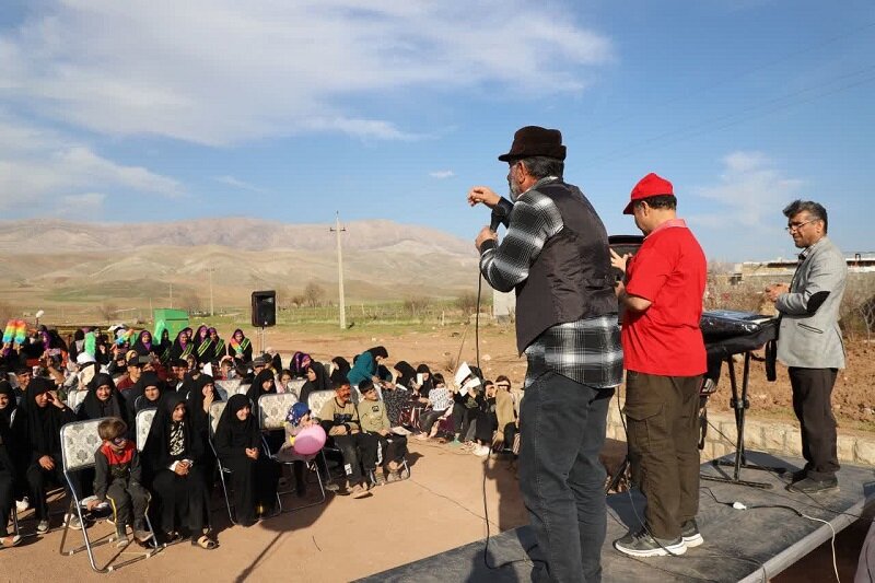 اجرای برنامه‌های فرهنگی در روستای سیل‌زده داربدره کرمانشاه