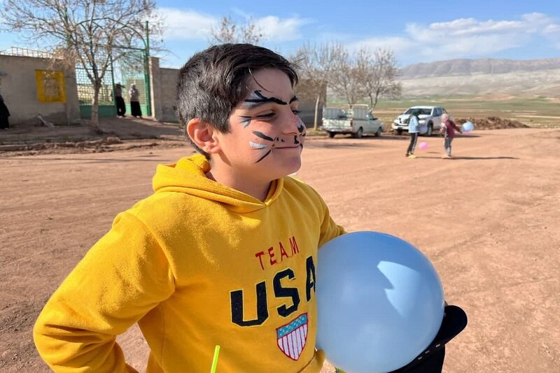 اجرای برنامه‌های فرهنگی در روستای سیل‌زده داربدره کرمانشاه