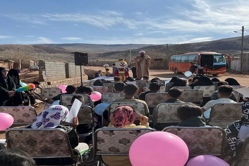 اجرای برنامه‌های فرهنگی در روستای سیل‌زده داربدره کرمانشاه
