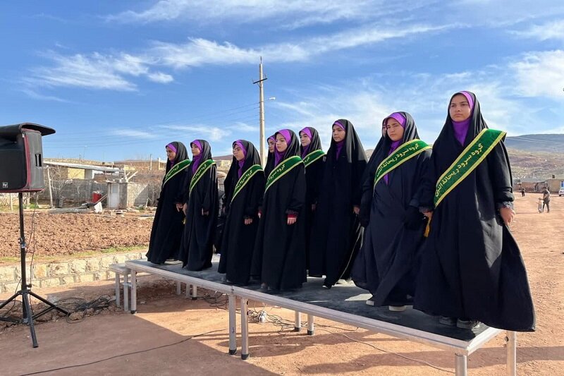 اجرای برنامه‌های فرهنگی در روستای سیل‌زده داربدره کرمانشاه