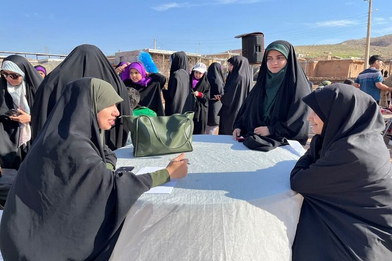 اجرای برنامه‌های فرهنگی در روستای سیل‌زده داربدره کرمانشاه