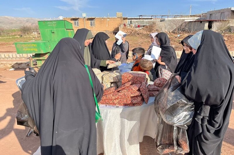 اجرای برنامههای فرهنگی در روستای سیلزده داربدره کرمانشاه