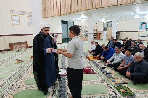 تجلیل از نوجوانان برتر مسجد حضرت ابوالفضل العباس(ع) در سرپل ذهاب+ تصاویر