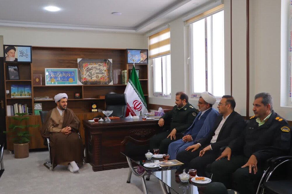 تصاویر/ دیدار نوروزی فرمانده انتظامی و رئیس پلیس راهور شهرستان اسلامشهر با امام جمعه