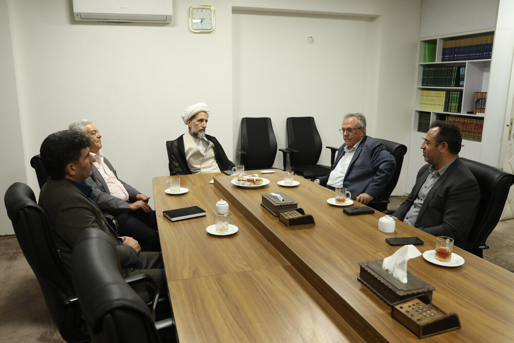 تصاویر / دیدار مسئولان طارم سفلی با نماینده ولی فقیه در استان قزوین