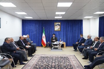 تصاویر/ دیدار تعدادی از بزرگان شهرستان سلسله با نماینده ولی فقیه در لرستان