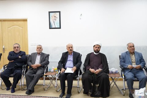 تصاویر دیدار تعدادی از بزرگان شهرستان سلسله با نماینده ولی فقیه در لرستان
