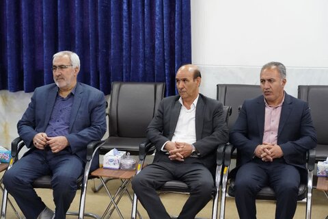 تصاویر دیدار تعدادی از بزرگان شهرستان سلسله با نماینده ولی فقیه در لرستان