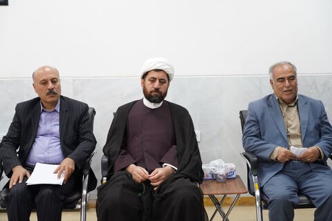 تصاویر دیدار تعدادی از بزرگان شهرستان سلسله با نماینده ولی فقیه در لرستان