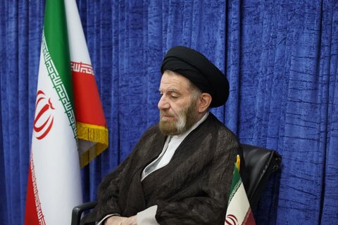 تصاویر دیدار تعدادی از بزرگان شهرستان سلسله با نماینده ولی فقیه در لرستان