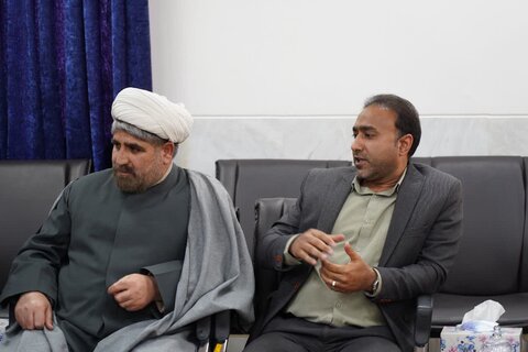 تصاویر دیدار مدیر و کارکنان حوزه علمیه لرستان با نماینده ولی فقیه در استان