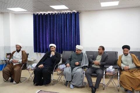 تصاویر دیدار مدیر و کارکنان حوزه علمیه لرستان با نماینده ولی فقیه در استان