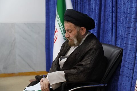 تصاویر دیدار مدیر و کارکنان حوزه علمیه لرستان با نماینده ولی فقیه در استان