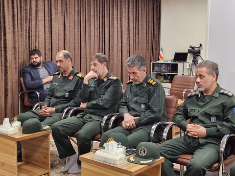 تصاویر/دیدار نوروزی فرمانده و کارکنان سپاه بیت‌المقدس با حجت‌الاسلام والمسلمین پورذهبی