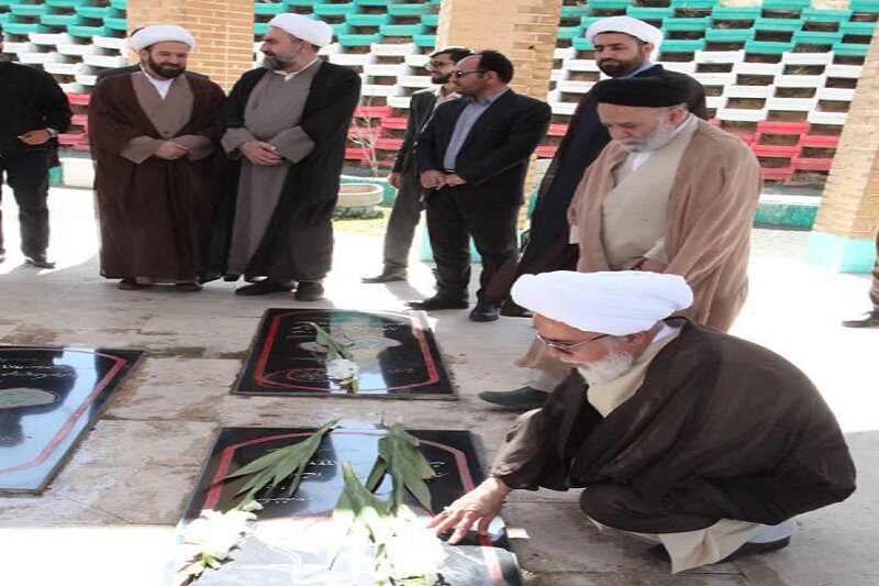 تجدید میثاق نماینده ولیفقیه در استان کرمانشاه با شهدای گمنام سنقر و کلیایی