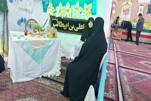 میزبانی غرفه‌های بهاری مدرسه علمیه نرجسیه سنقر و کلیایی از مسافران و همشهریان+ عکس