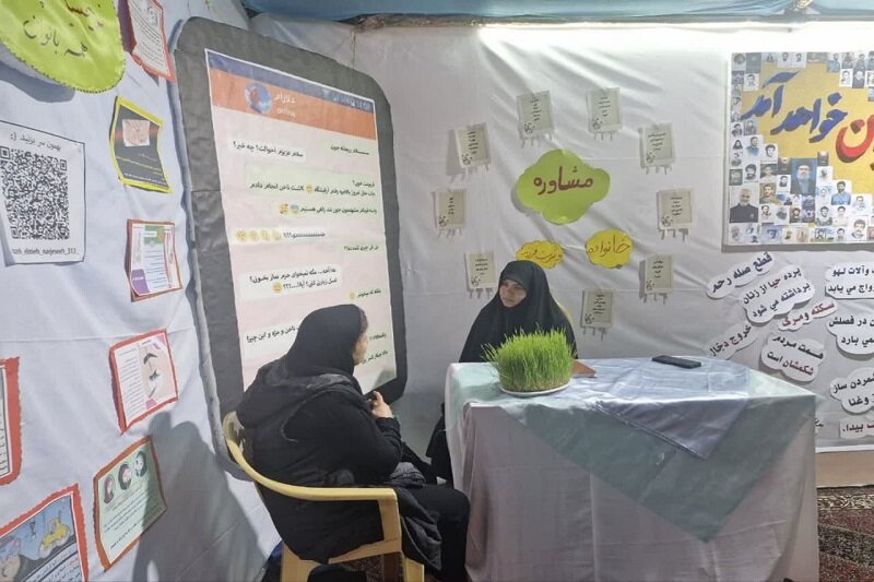 میزبانی غرفه‌های بهاری مدرسه علمیه نرجسیه سنقر و کلیایی از مسافران و همشهریان+ تصاویر