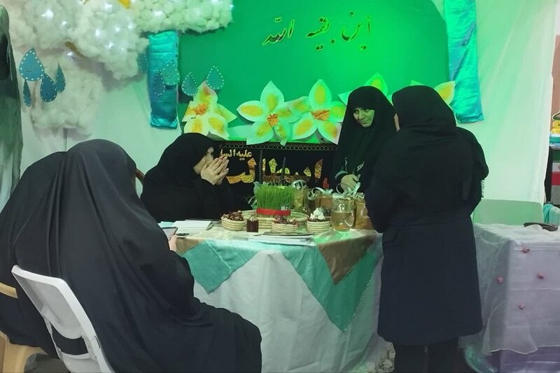 میزبانی غرفههای بهاری مدرسه علمیه نرجسیه سنقر و کلیایی از مسافران و همشهریان+ تصاویر