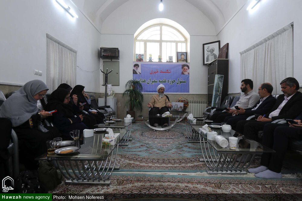 تصاویر/ نشست خبری مدیر حوزه علمیه سفیران هدایت بیرجند