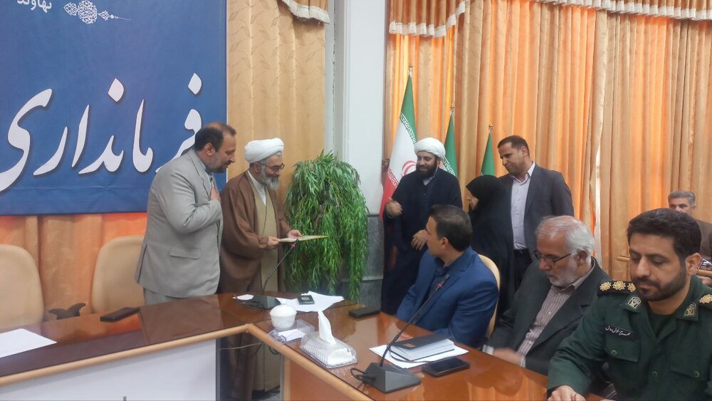 اولویت اصلی مسئولین معیشت مردم باشد