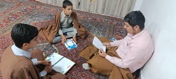 تصاویر/ مباحثه طلاب و اساتید مدرسه علمیه نورآباد