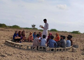 همت یک جوان، بچه‌های کرتی را کتابخوان کرد