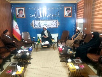 نشست هم‌اندیشی مدیر حوزه علمیه خواهران لرستان با امام جمعه الیگودرز