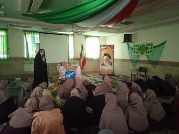 آشنایی دانش‌آموزان مدرسه حُرّ ریاحی با فضای حوزه‌های علمیه