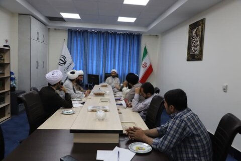 طلاب کی خدمت کرنا حضرت ولی عصر (عجل) کے لطف و عنایات کا سبب بنتا ہے