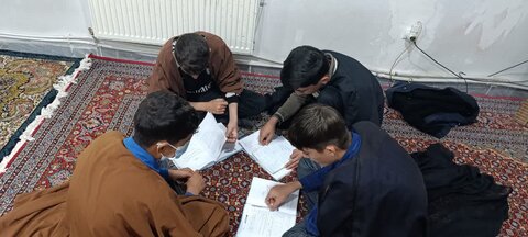 تصاویر مباحثه طلاب و اساتید مدرسه علمیه نورآباد