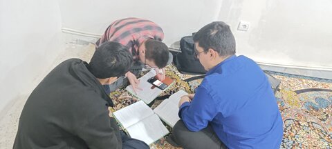 تصاویر مباحثه طلاب و اساتید مدرسه علمیه نورآباد