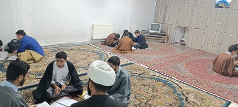 تصاویر مباحثه طلاب و اساتید مدرسه علمیه نورآباد