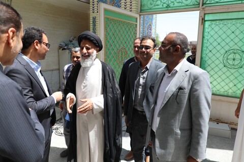 اقامه نماز جماعت دانش آموزی شهرستان کارون به امامت نماینده ولی فقیه در خوزستان