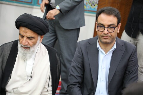 اقامه نماز جماعت دانش آموزی شهرستان کارون به امامت نماینده ولی فقیه در خوزستان