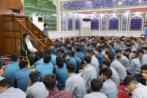 اقامه نماز جماعت دانش آموزی شهرستان کارون به امامت نماینده ولی فقیه در خوزستان