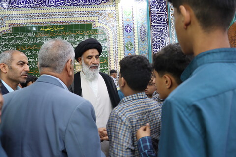 اقامه نماز جماعت دانش آموزی شهرستان کارون به امامت نماینده ولی فقیه در خوزستان